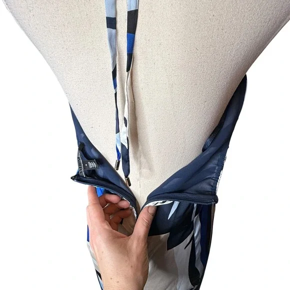 White House Black Market Satin Halter Maxi Dress in Bay Palms Ecru / Blue size 4 - Picture 5 of 7